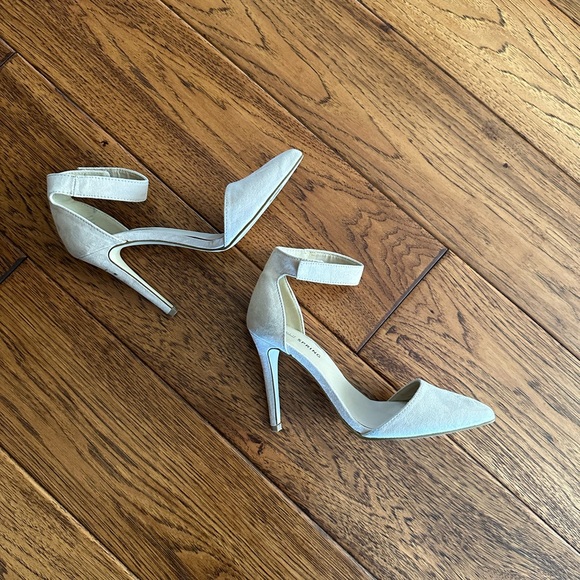 Call It Spring Natural Color Heels, Size 6 - Picture 2 of 9